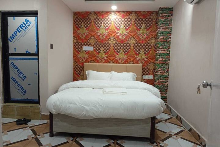 Room 5 of 38