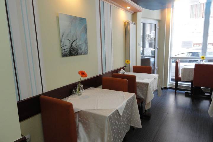 Lounge 62 of 65