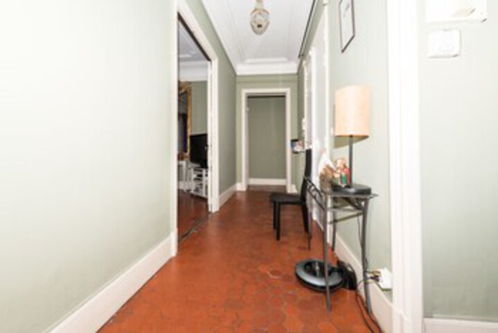 Room 12 of 18