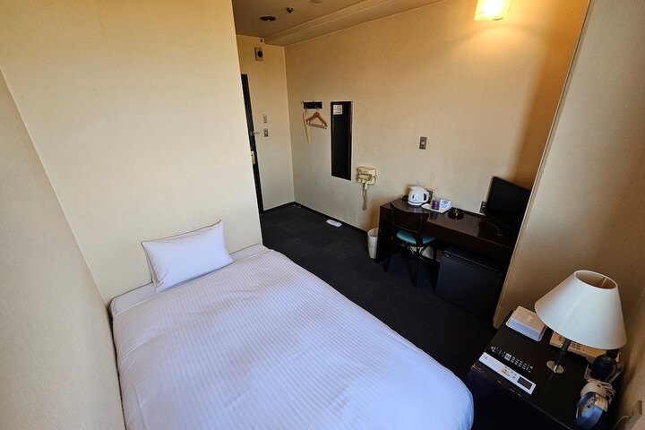 Room 12 of 34
