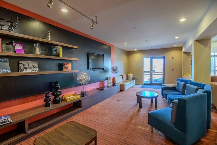 Entrance & Lobby