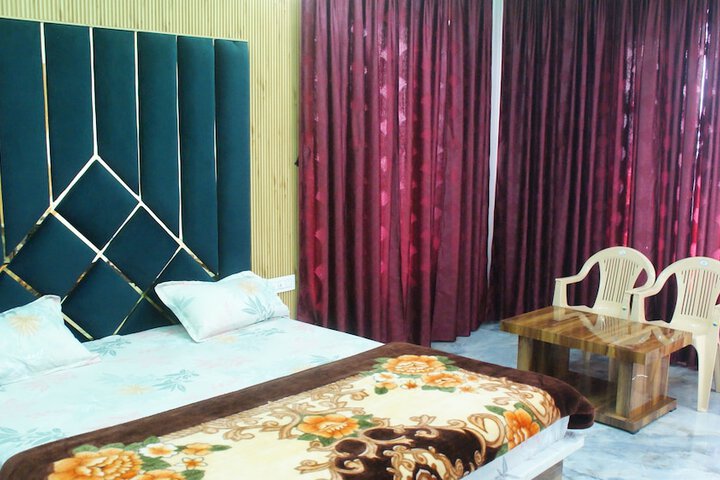 Room 6 of 17