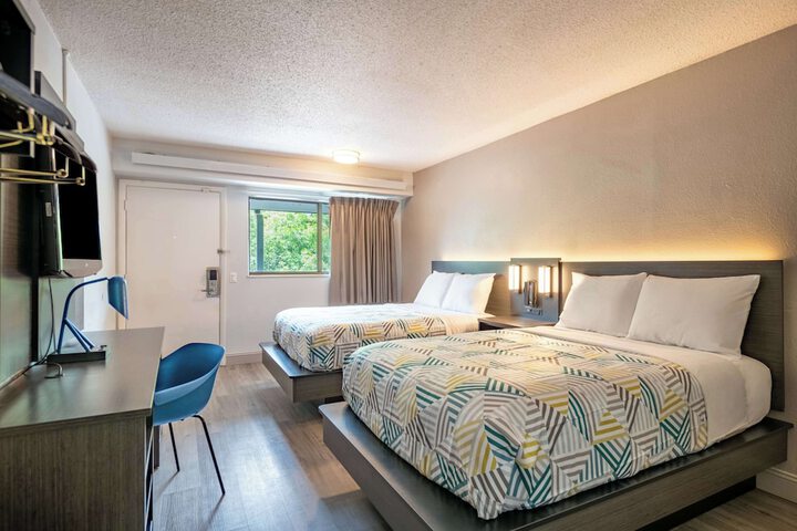 2 Double Beds (8 of 8)