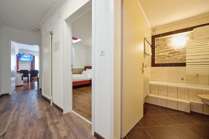 Room 160 of 266
