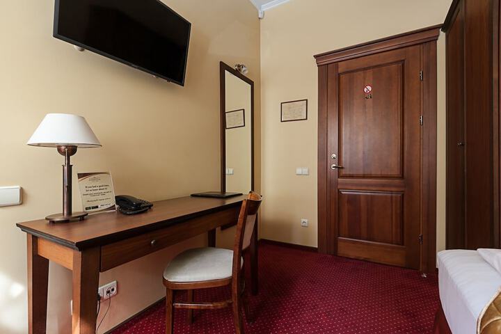 Room 7 of 47