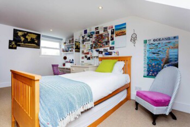 Room 15 of 19