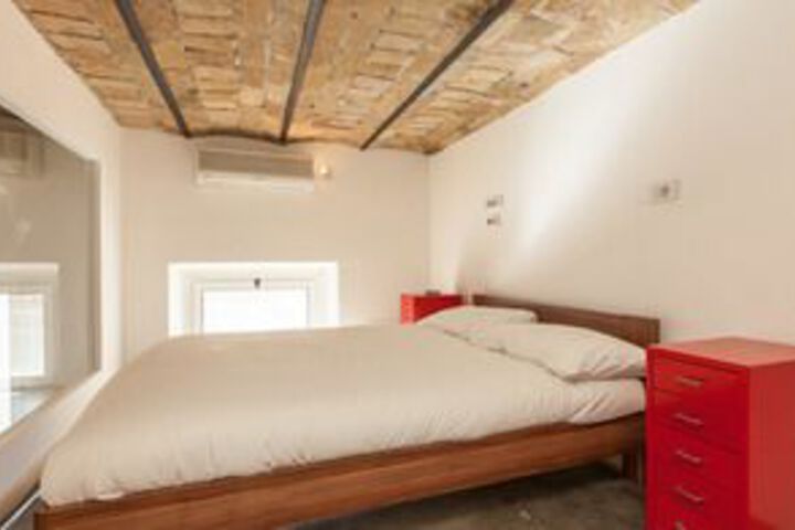 Room 9 of 20