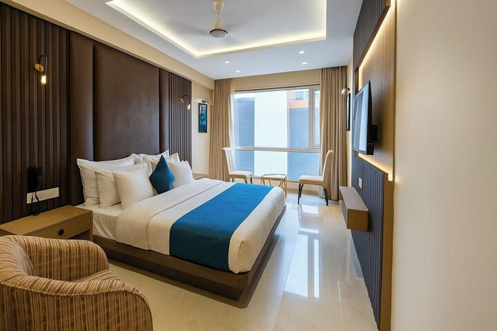 Room 4 of 7