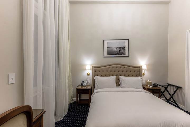 Room 10 of 24