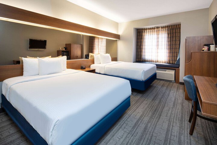 2 Queen Beds (1 of 3)
