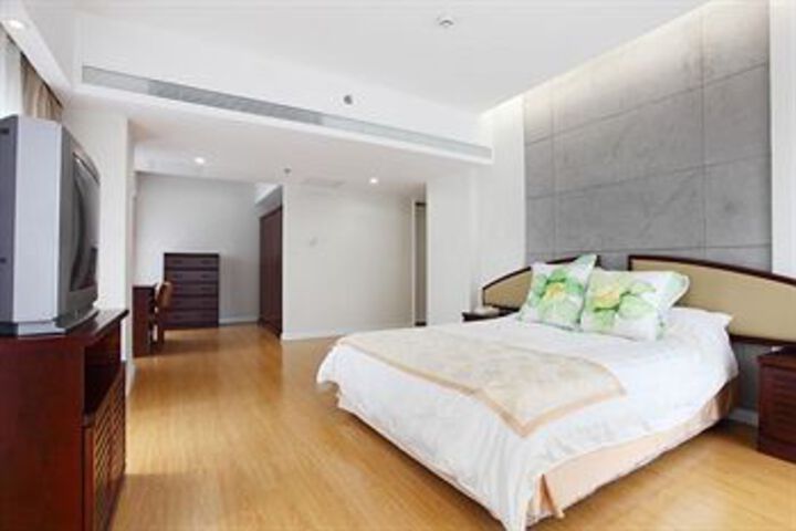 Room 8 of 23