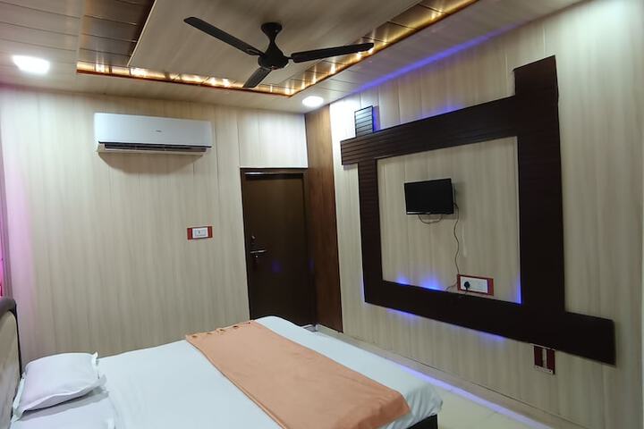 Room 10 of 15