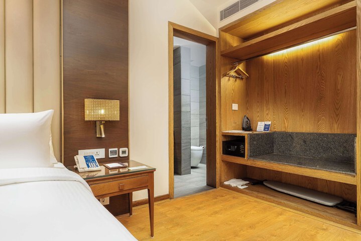 Room 30 of 80