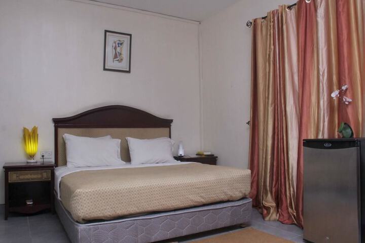 Room 4 of 17