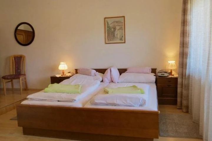 Room 5 of 22