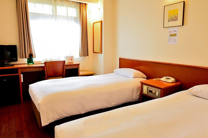 Room 6 of 42