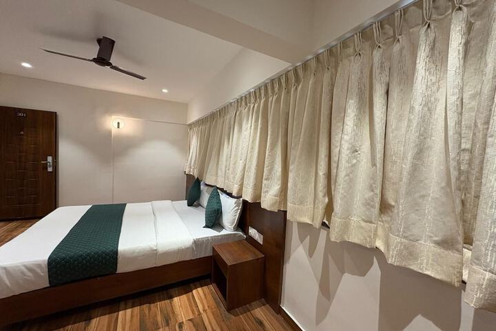Room 9 of 42