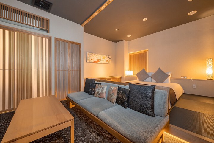 Room 10 of 93