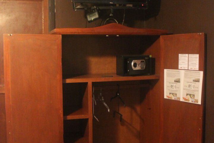 Room 10 of 35