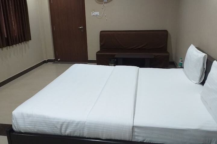 Room 10 of 44
