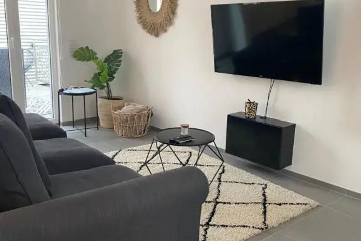Room 2 of 2
