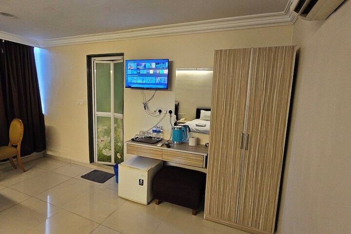 Room 27 of 52