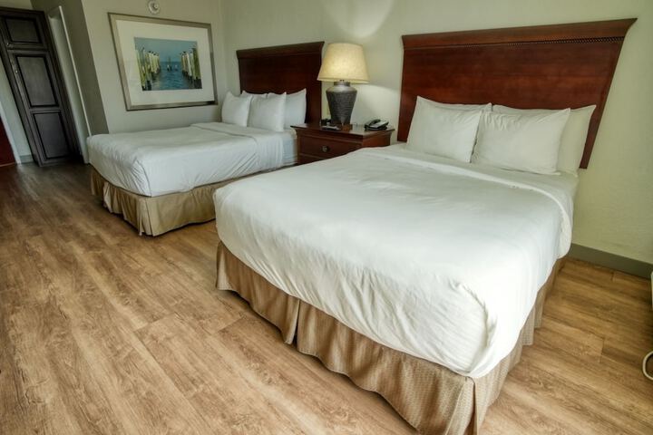 2 Queen Beds Marina View (6 of 15)