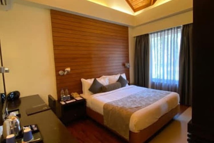 Room 12 of 99