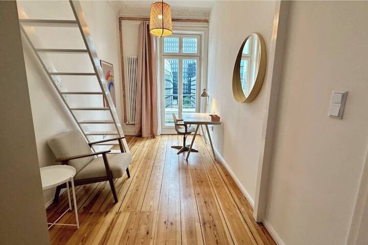 Room 17 of 28