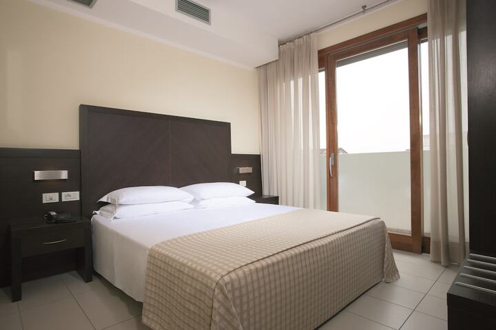 Room 5 of 31