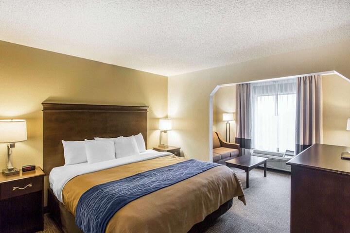 1 King Bed Efficiency (9 of 14)