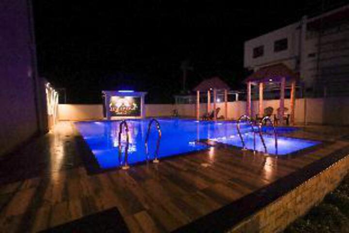 Pool 15 of 25