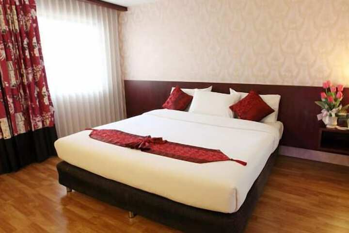 Room 28 of 76