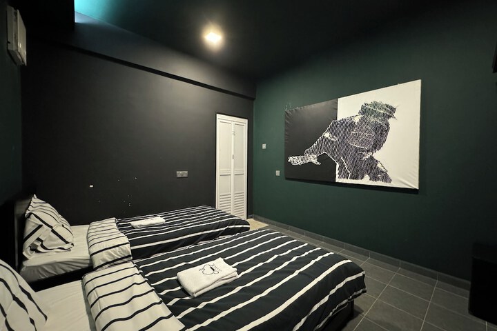 Room 3 of 49
