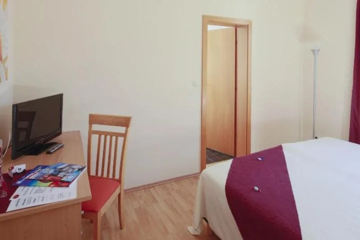 Room 2 of 19