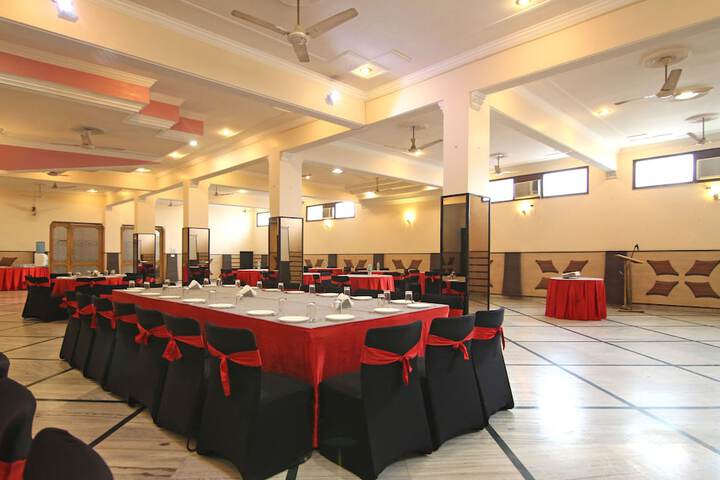Ballroom/Hall 32 of 47