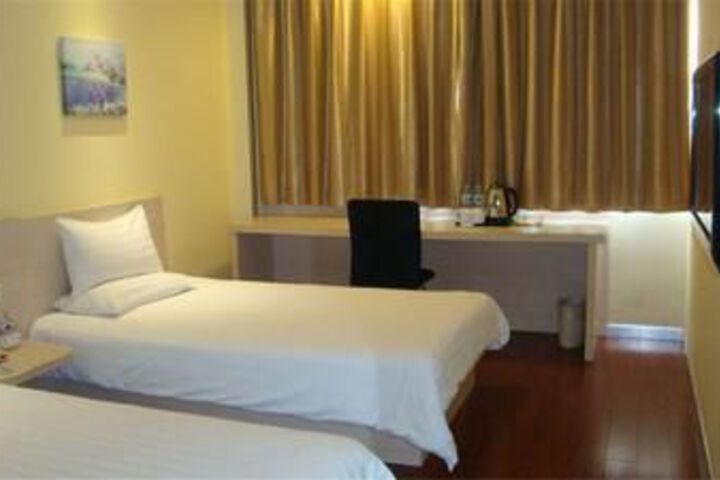 Room 28 of 61