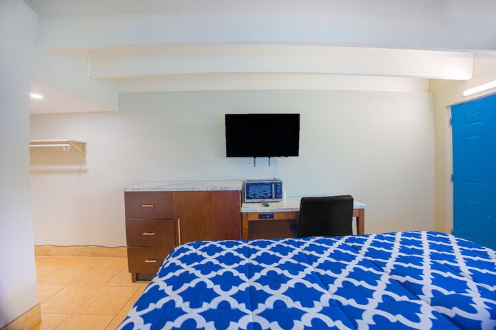 1 King Bed (16 of 32)