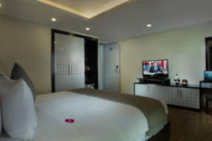 Room 28 of 33