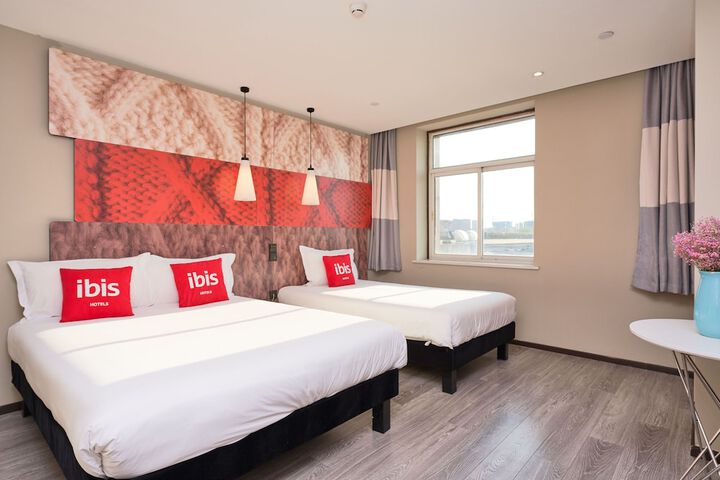 Room 12 of 46