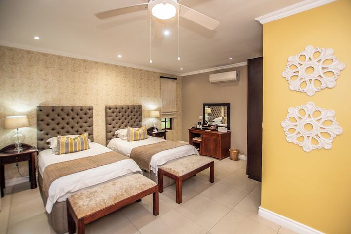 Room 32 of 76