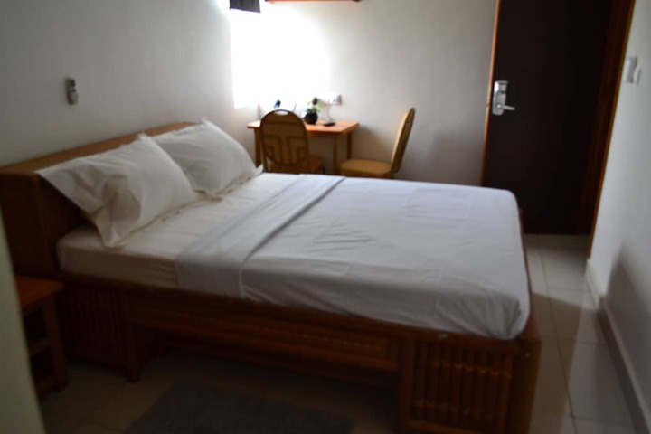 Room 4 of 13