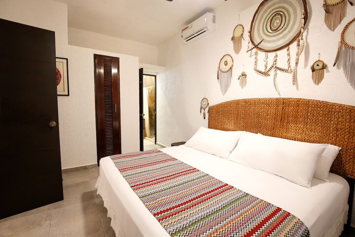 Room 3 of 104