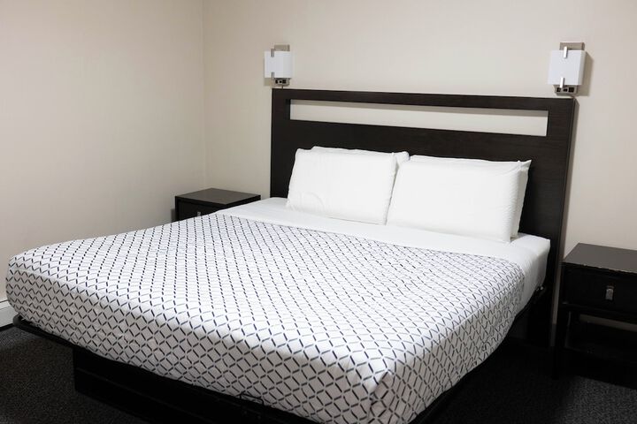 Room 6 of 28