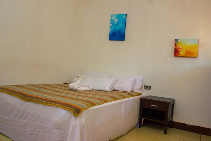 Room 6 of 18