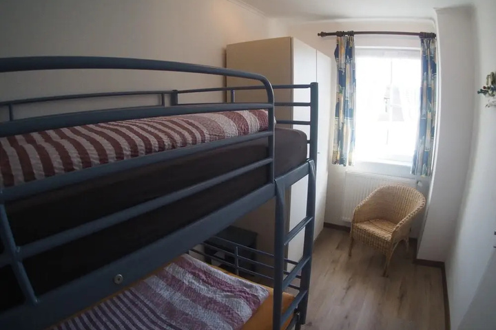 Room 4 of 17