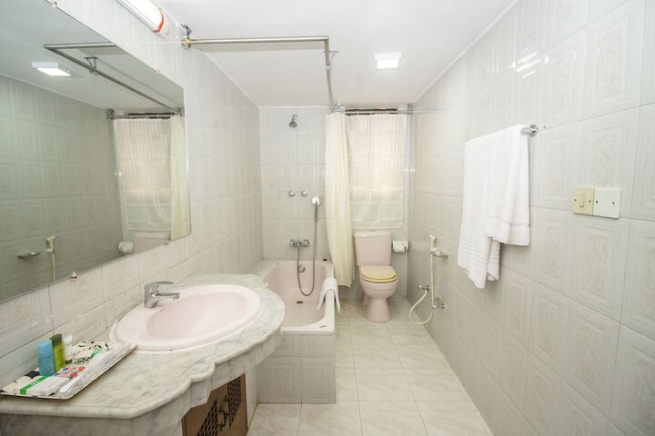 Room 7 of 35