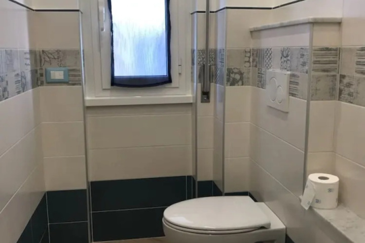 Room 6 of 11