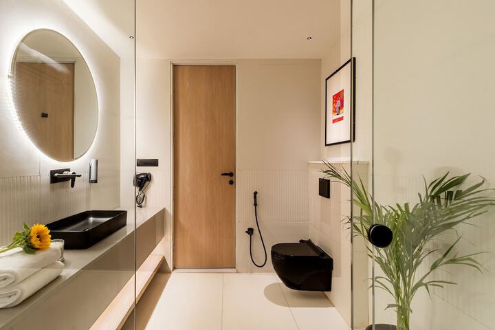 Room 33 of 60