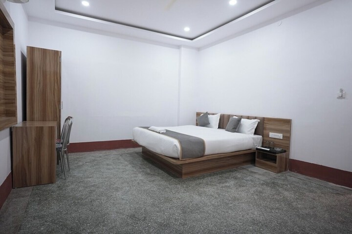 Room 6 of 20